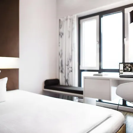 Bob W Muenchner Freiheit 4* München