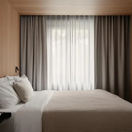 Bob W Muenchner Freiheit 4*