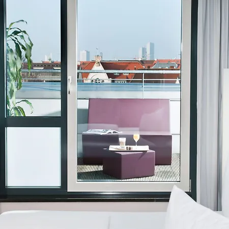 Отель Bob W Muenchner Freiheit