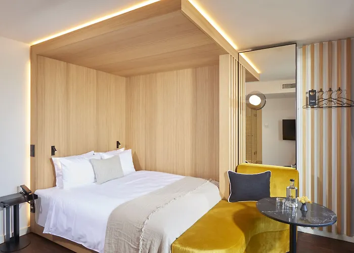 Bob W Muenchner Freiheit Munich